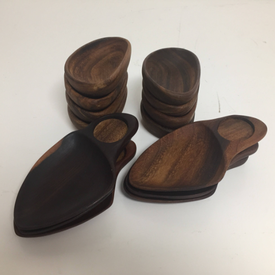 Set of eight wood bowls and six small wood serving trays by Don Shoemaker for Senal SA Mexico